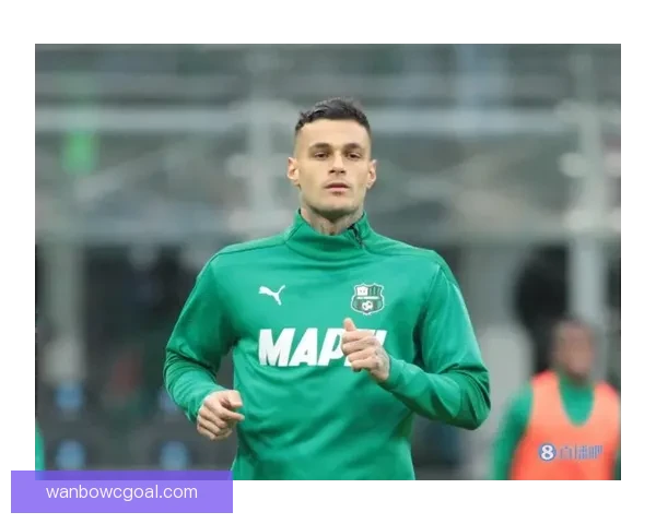 国米球迷齐心协力拉横幅力挺巴斯托尼 鼓励他昂首挺胸迎接挑战